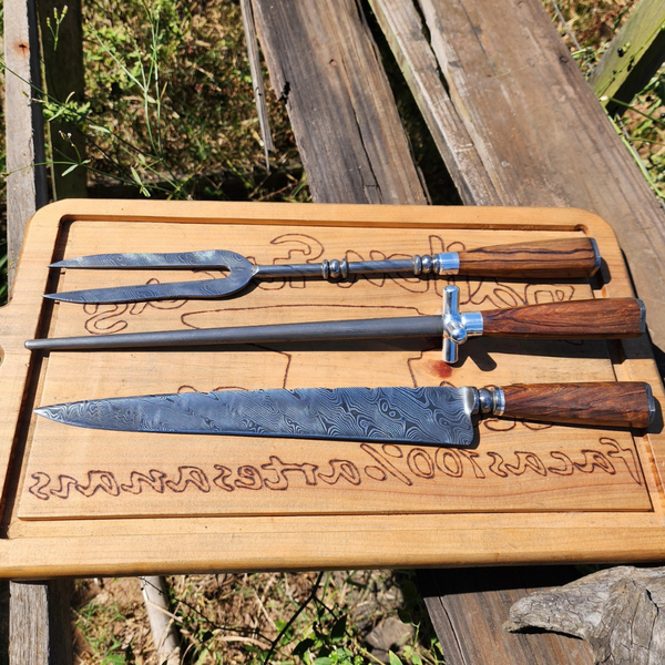 Kit Churrasco Artesanal Forjado em Aço Damasco Padrão Torcido com Cabos de Madeira IRONWOOD